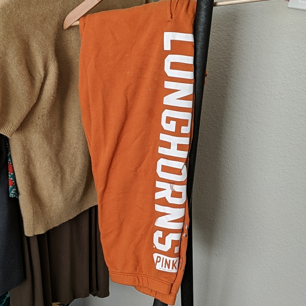 Ut capri sweatpants